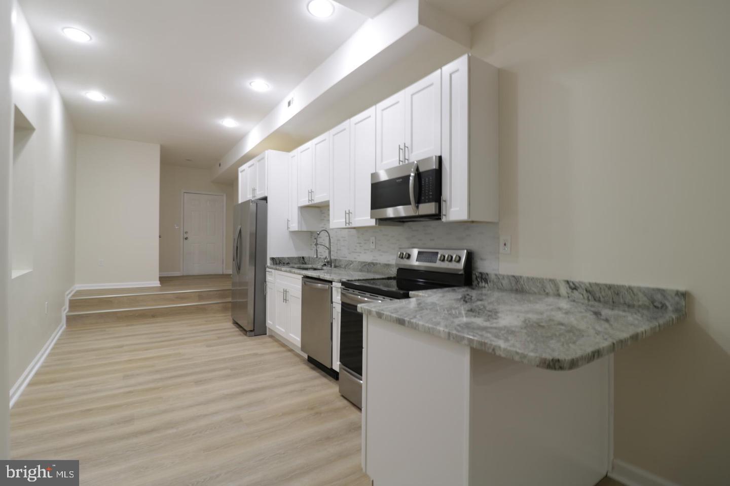 MIDDLE EAST - Residential Lease