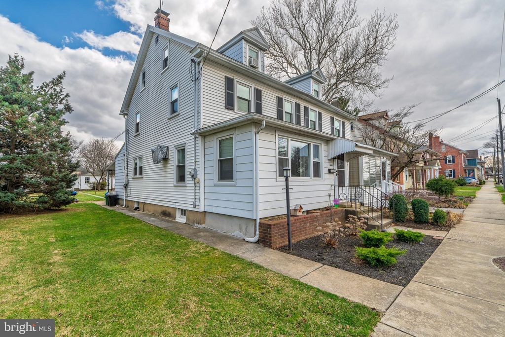 Photo of 30 E Market Street, LITITZ, PA 17543 (MLS # PALA2066362)