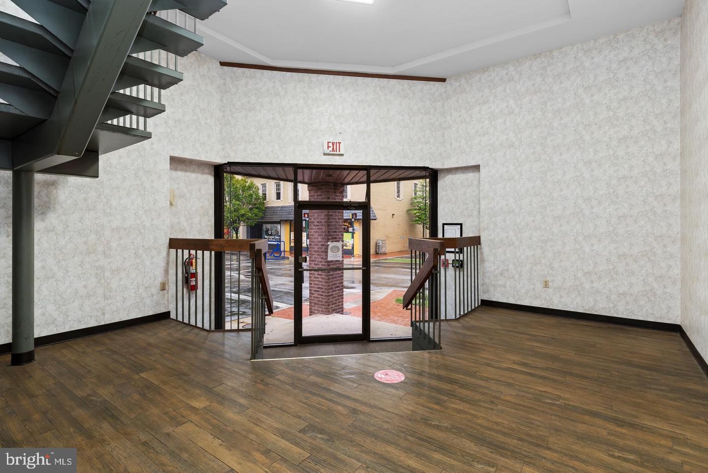 100 W FRANKLIN STREET W