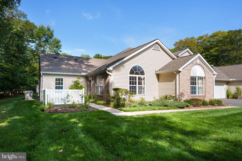 Photo of 214 Point Ct, LAWRENCEVILLE, NJ 08648 (MLS # NJME2066026)