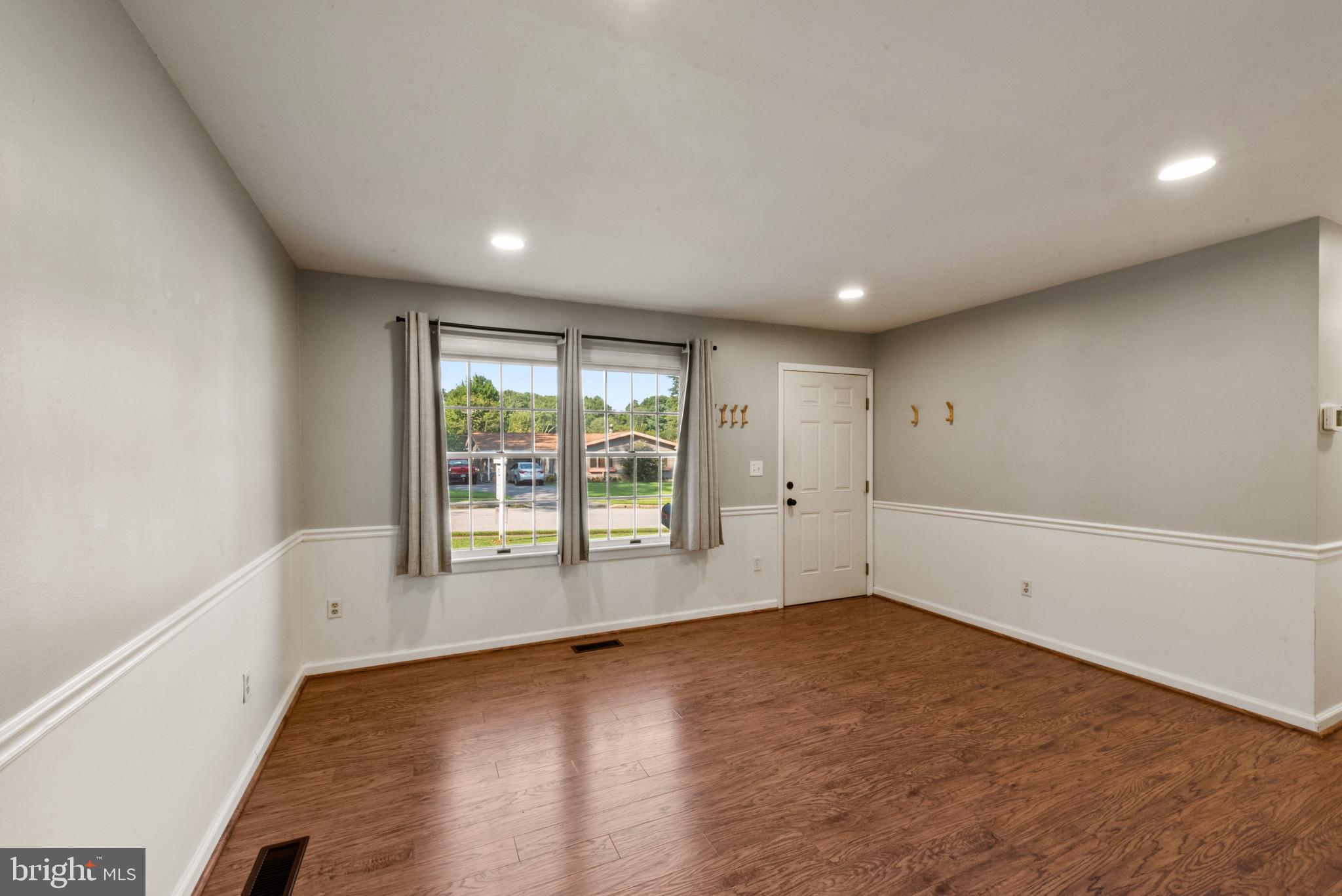 25 GREENVIEW AVENUE