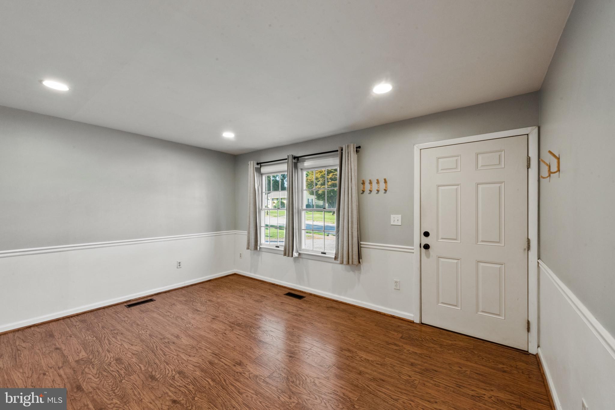 25 GREENVIEW AVENUE