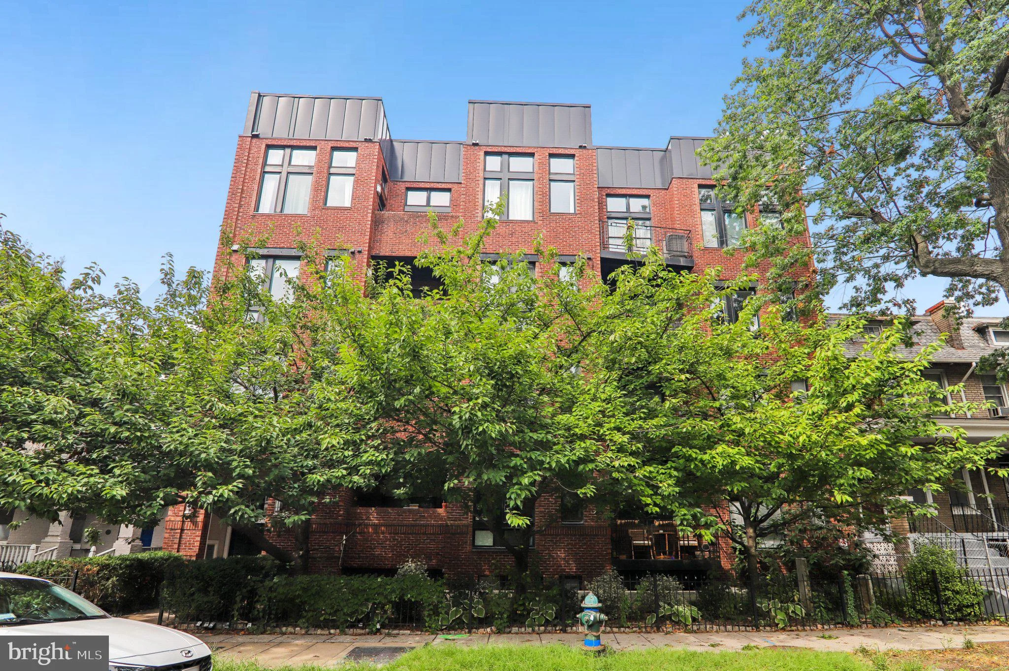 245 15th St SE Unit 301, Washington, DC, 20003