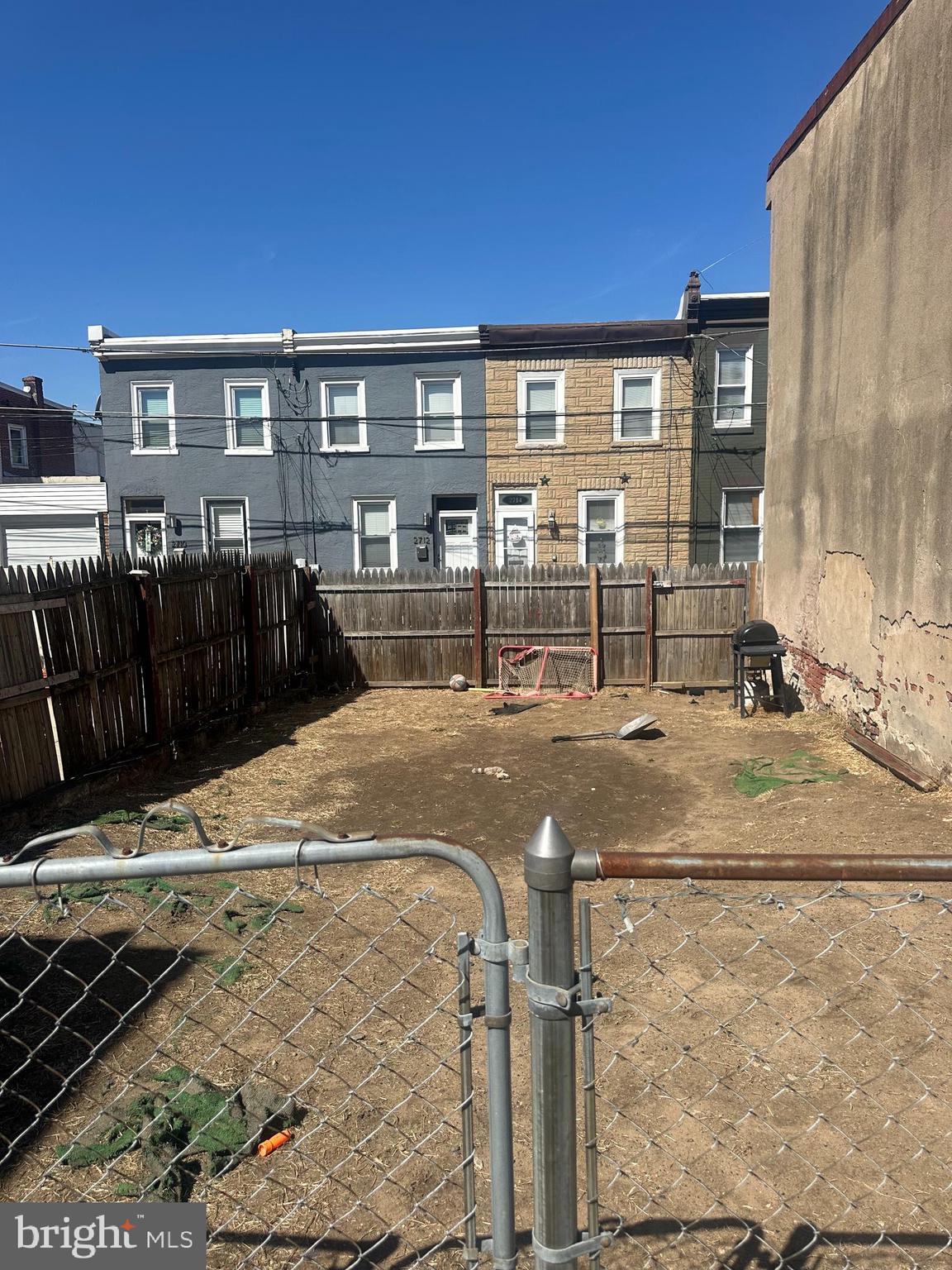 20ft wide lot close to fishtown.