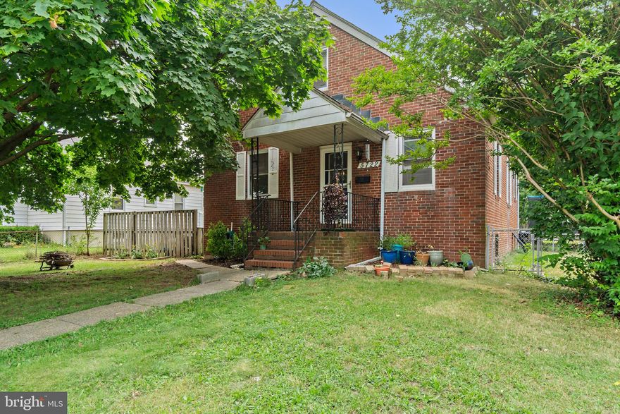 Wonderfully maintained and crafted home in Brooklyn!
This stunning home features three bedrooms and two full bathrooms with hardwood floors throughout.  The upper level makes a perfect owner's suite with its own full bath while the spacious basement with bonus room allows for either a guest bedroom, office space or play area.  Check out the detached 1 Car garage with alley access for added storage space.  Minutes from downtown, shopping and local schools, this home has it all.  This home will not last.  Schedule your showing today!