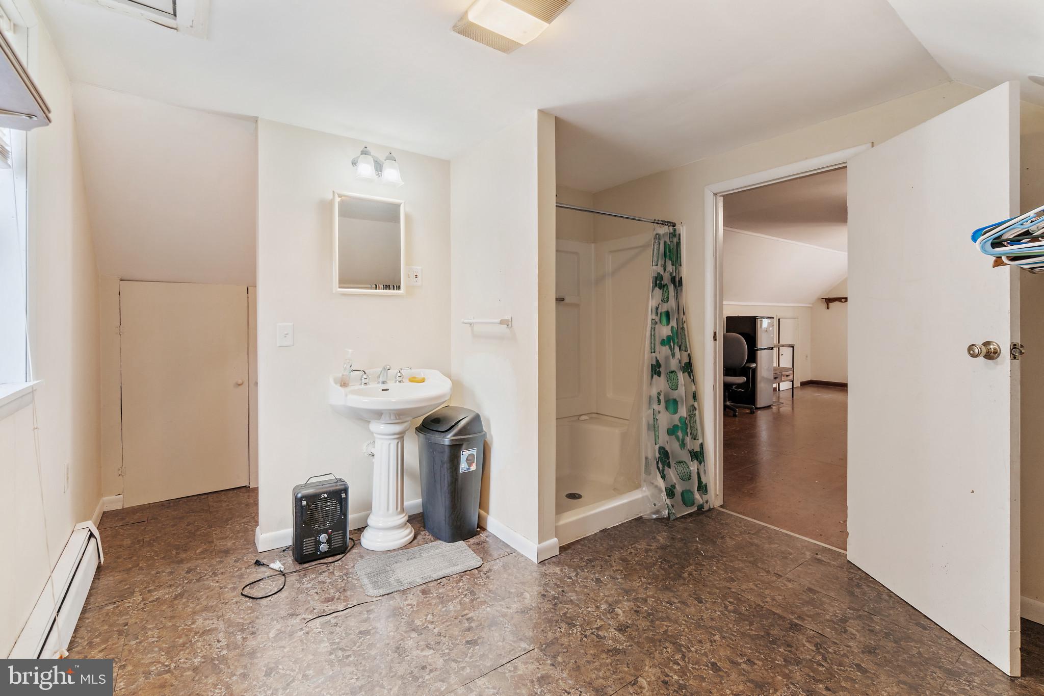 ROLAND TERRACE - Residential