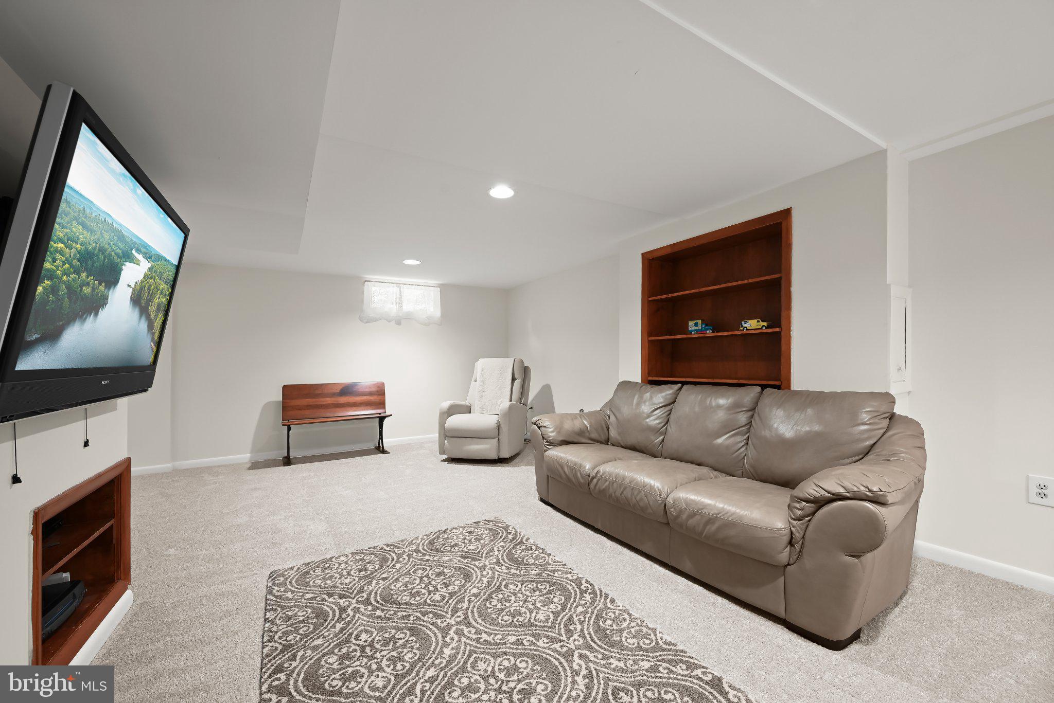 6143 NEW LEAF COURT