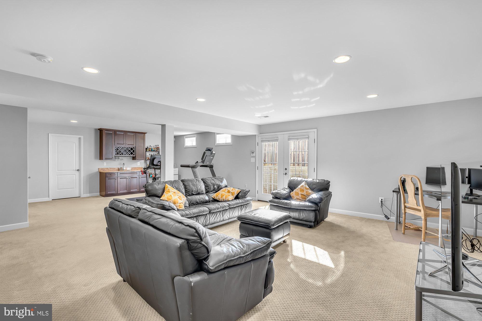 WEST VIENNA WOODS - Residential