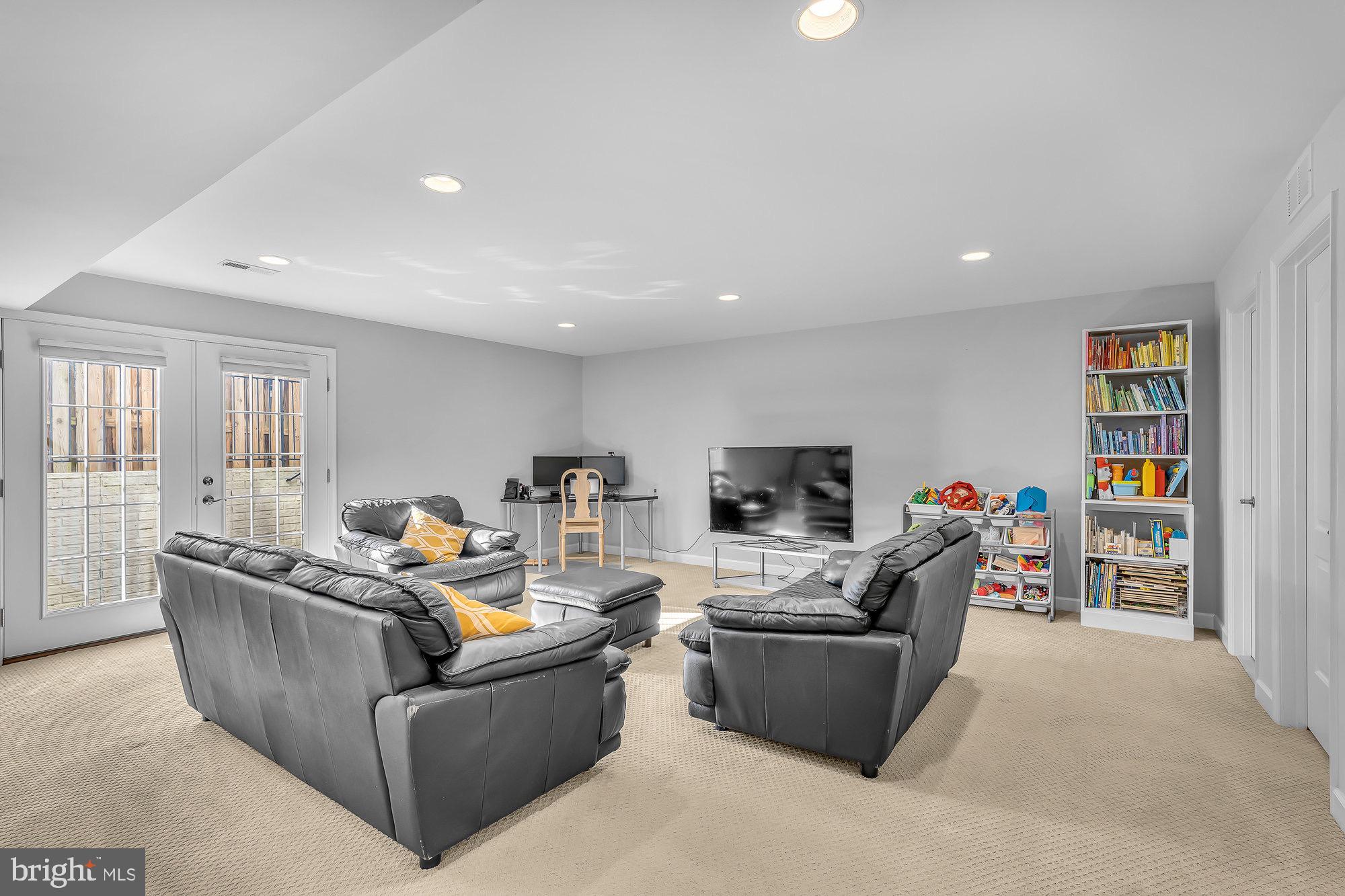 WEST VIENNA WOODS - Residential