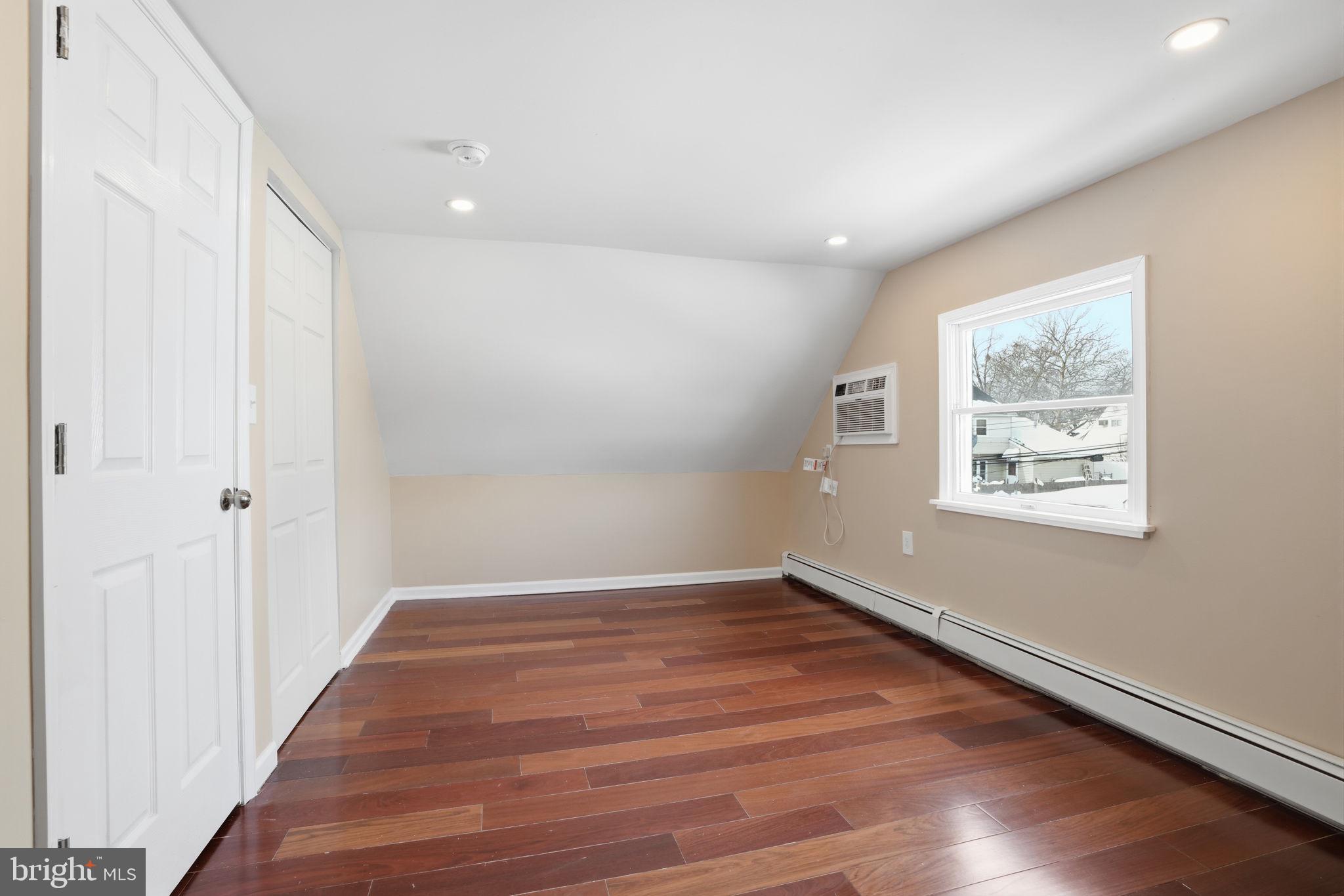 RED CEDAR HILL - Residential