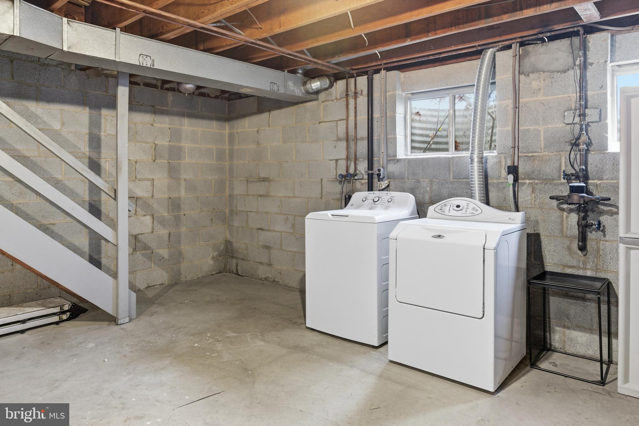 MONTGOMERY OAKS - Residential