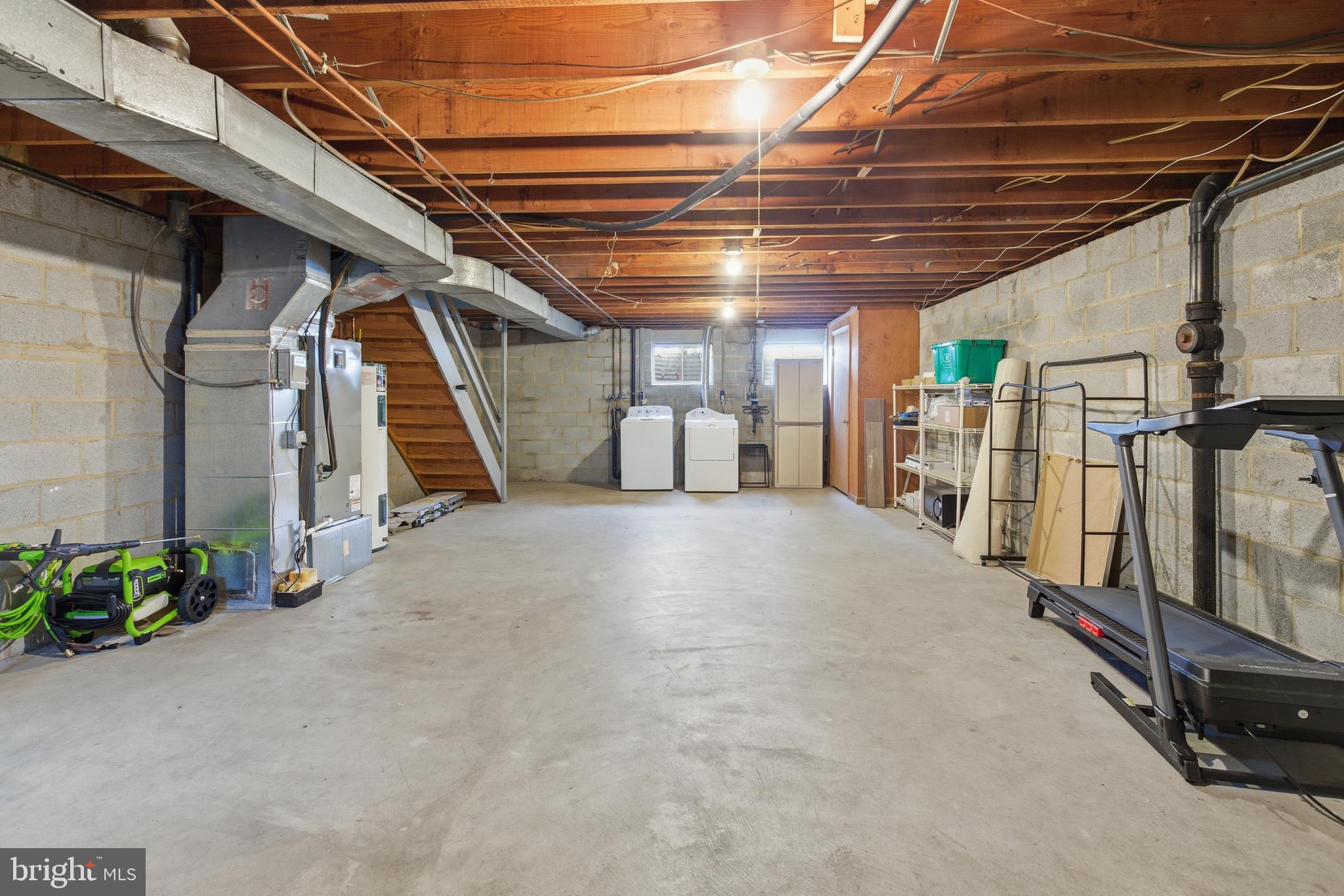 MONTGOMERY OAKS - Residential