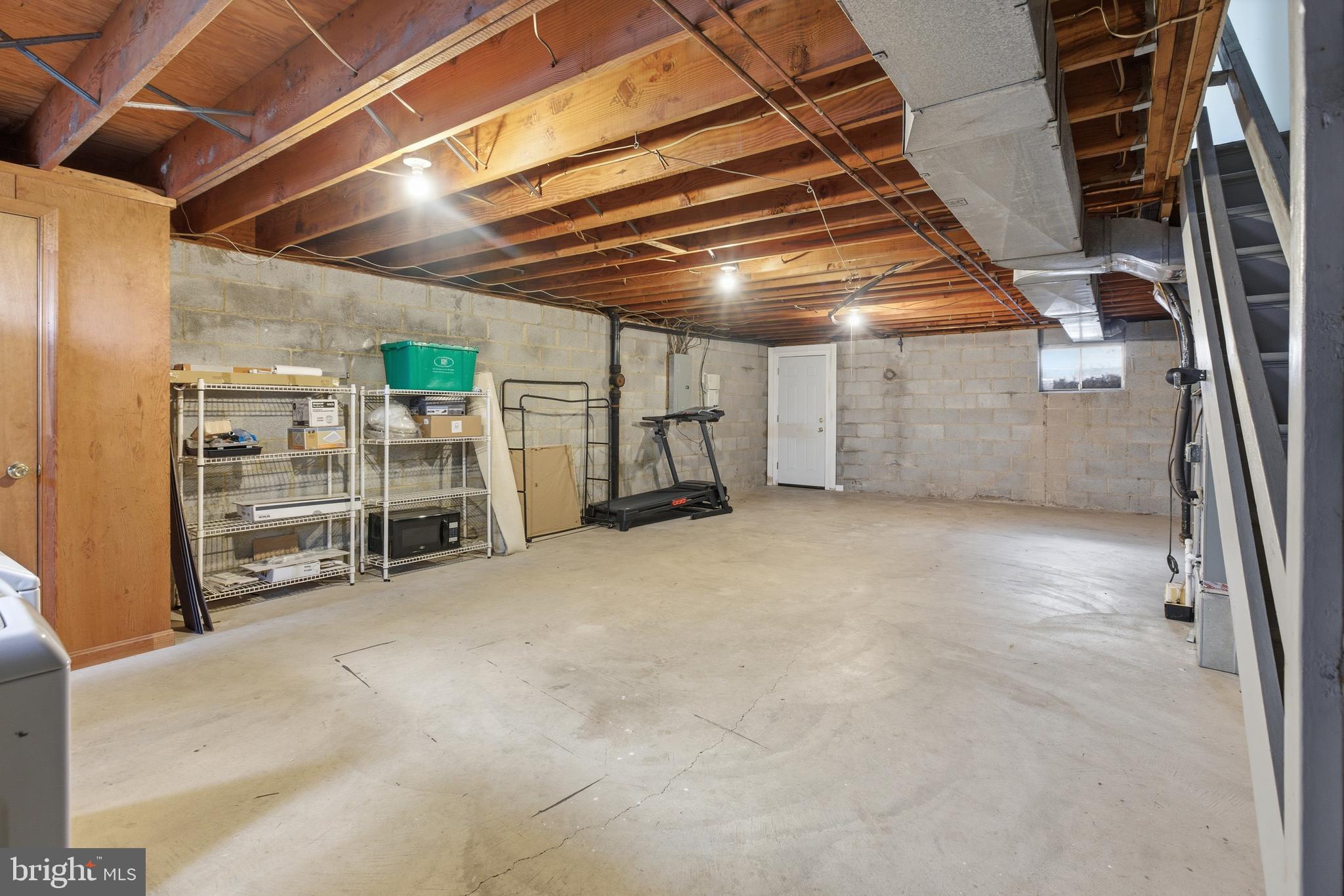 MONTGOMERY OAKS - Residential