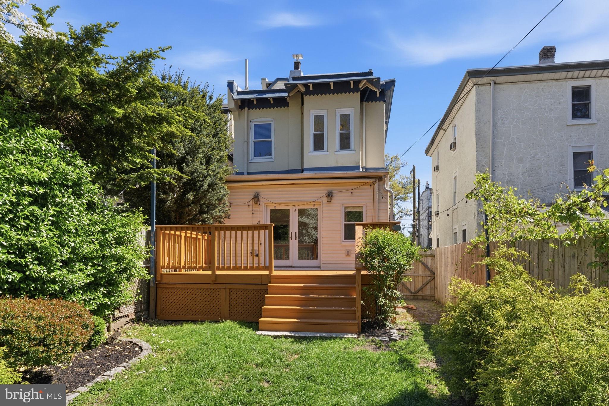 EAST FALLS - Residential