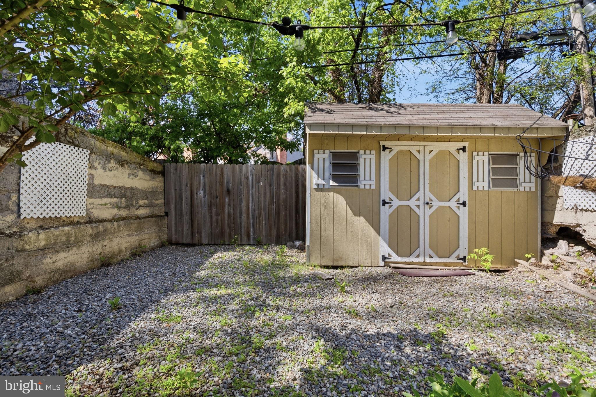EAST FALLS - Residential