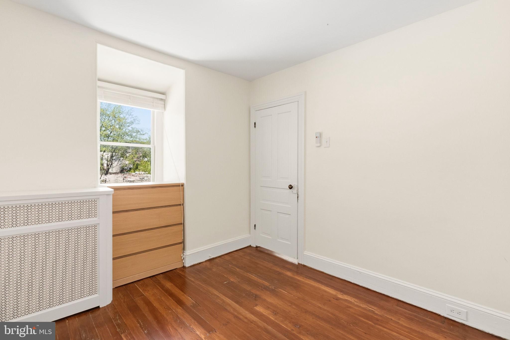 EAST FALLS - Residential