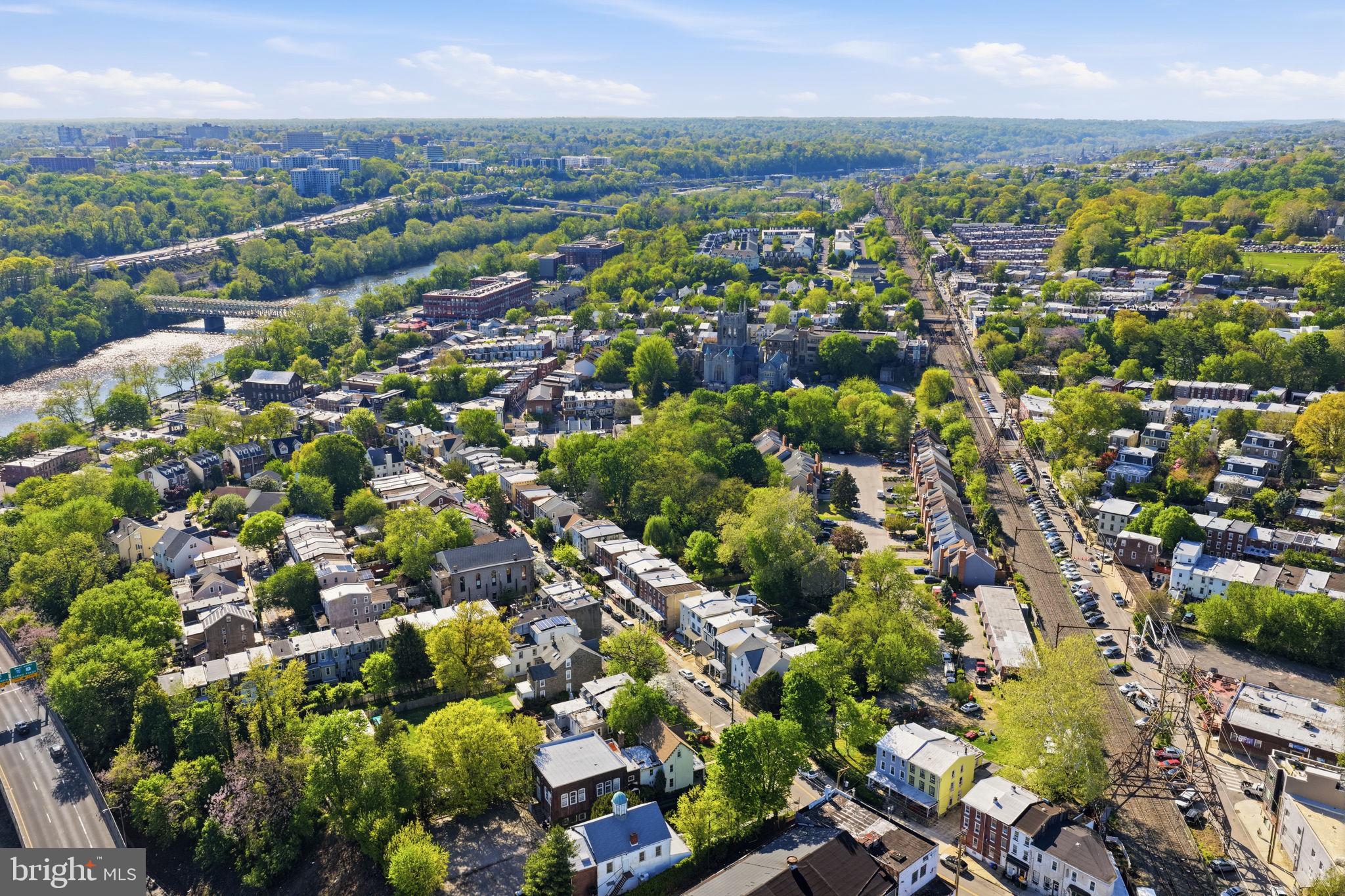 EAST FALLS - Residential