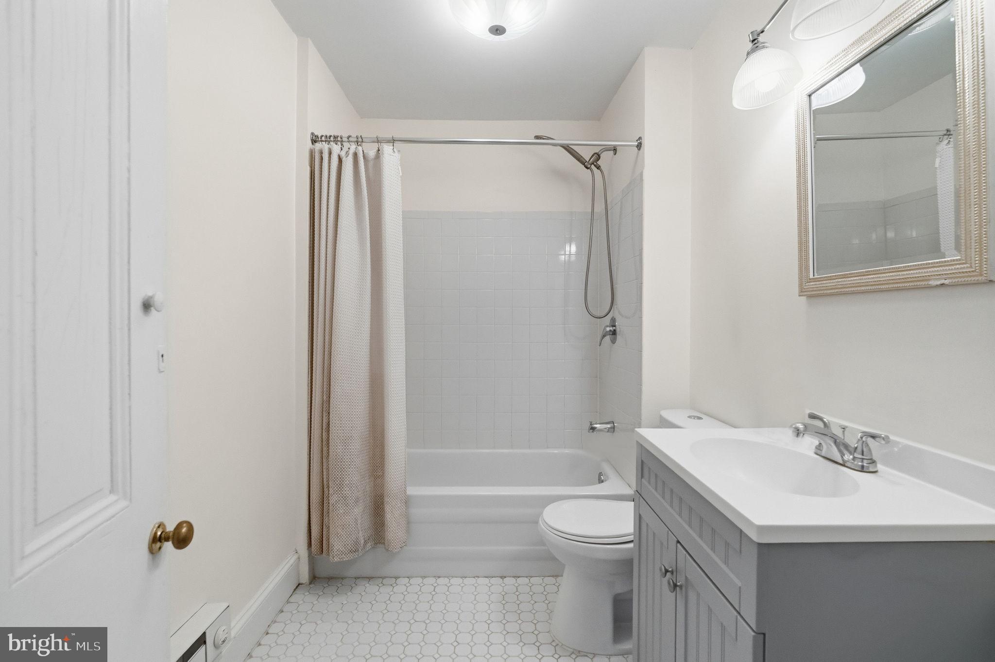 EAST FALLS - Residential