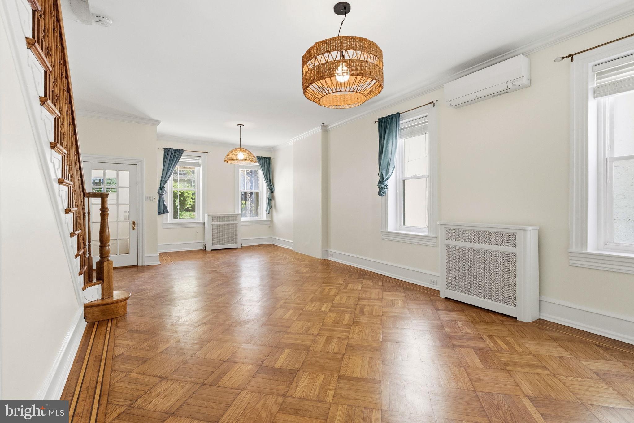 EAST FALLS - Residential