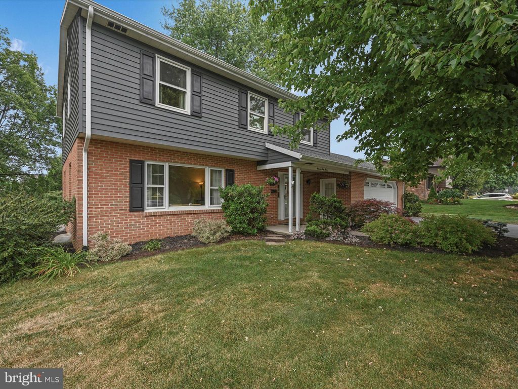 Photo of 1163 LINCOLN HEIGHTS AVE, EPHRATA, PA 17522 (MLS # PALA2036290)