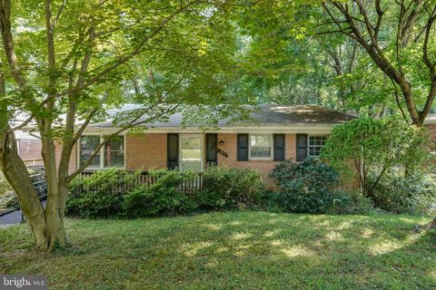 Photo of 3909 BYRD RD, KENSINGTON, MD 20895 (MLS # MDMC2100118)