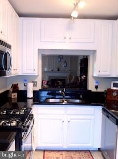 FAIR LAKES - Residential Lease