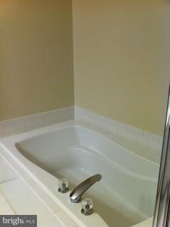 FAIR LAKES - Residential Lease