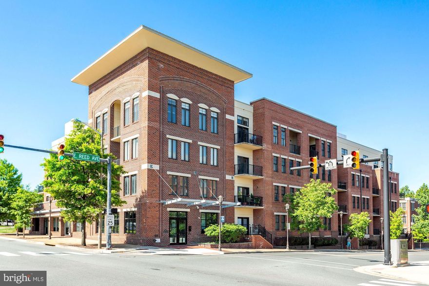 Largest 1BR/1BA/Den area + 2-CAR GARAGE + STORAGE unit!!  BRAND  NEW SS APPLIANCES (LG)!   Wonderful Light and Bright Freshly Painted Corner Unit! This beautiful unit facing eastward balcony.  5 minutes driving distance to DC.  Stroll to dining, shopping and theaters.     Heart of Potomac Yards,  just 10 minutes from the Pentagon, Pentagon City, Crystal City, DC, and Del Ray, National Airport!   Community offers a fitness center, expansive rooftop communal area, party room, and secured garage parking for residents and guests.  The Potomac Yards shopping center is located directly across the street with retail and restaurant shopping.   Open floor plan with beautiful Hardwoods,  private balcony, in-unit washer and dryer.  Garage:  (#22 & #87).  Potomac Yards Metro Station scheduled to open in Fall of 2022.