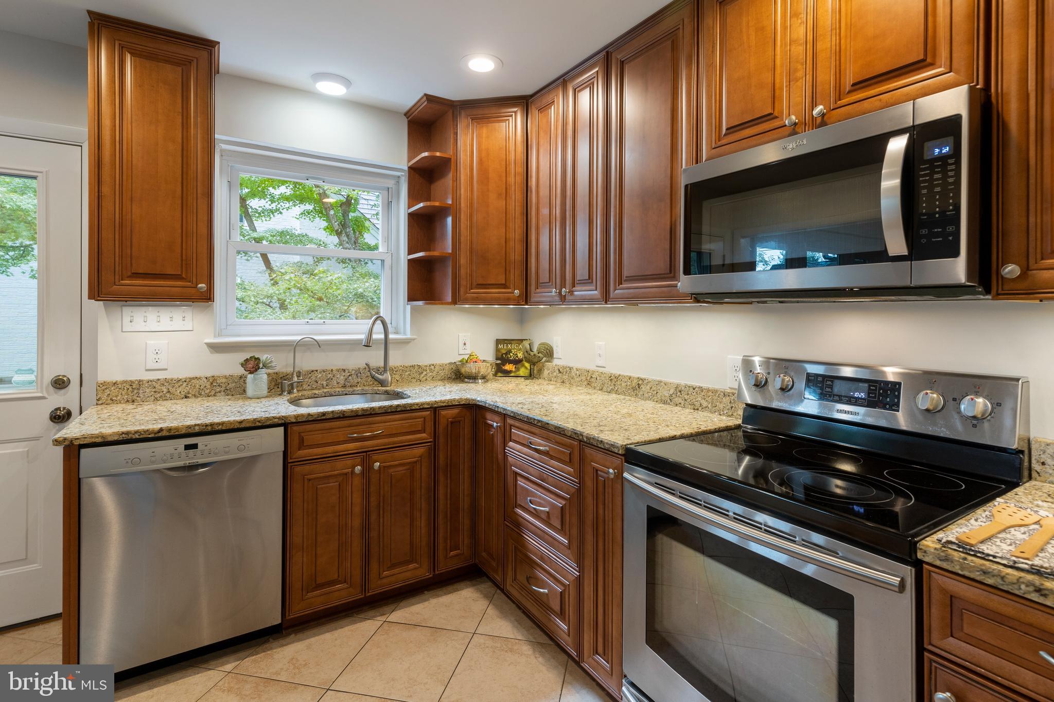 WOODSIDE - Residential