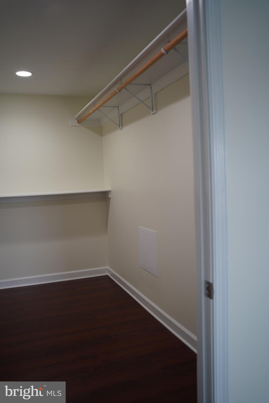 STONINGTON ARTERY - Residential Lease
