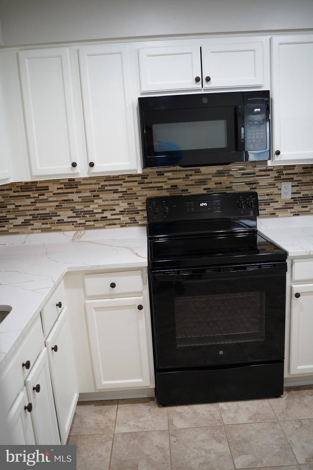 STONINGTON ARTERY - Residential Lease