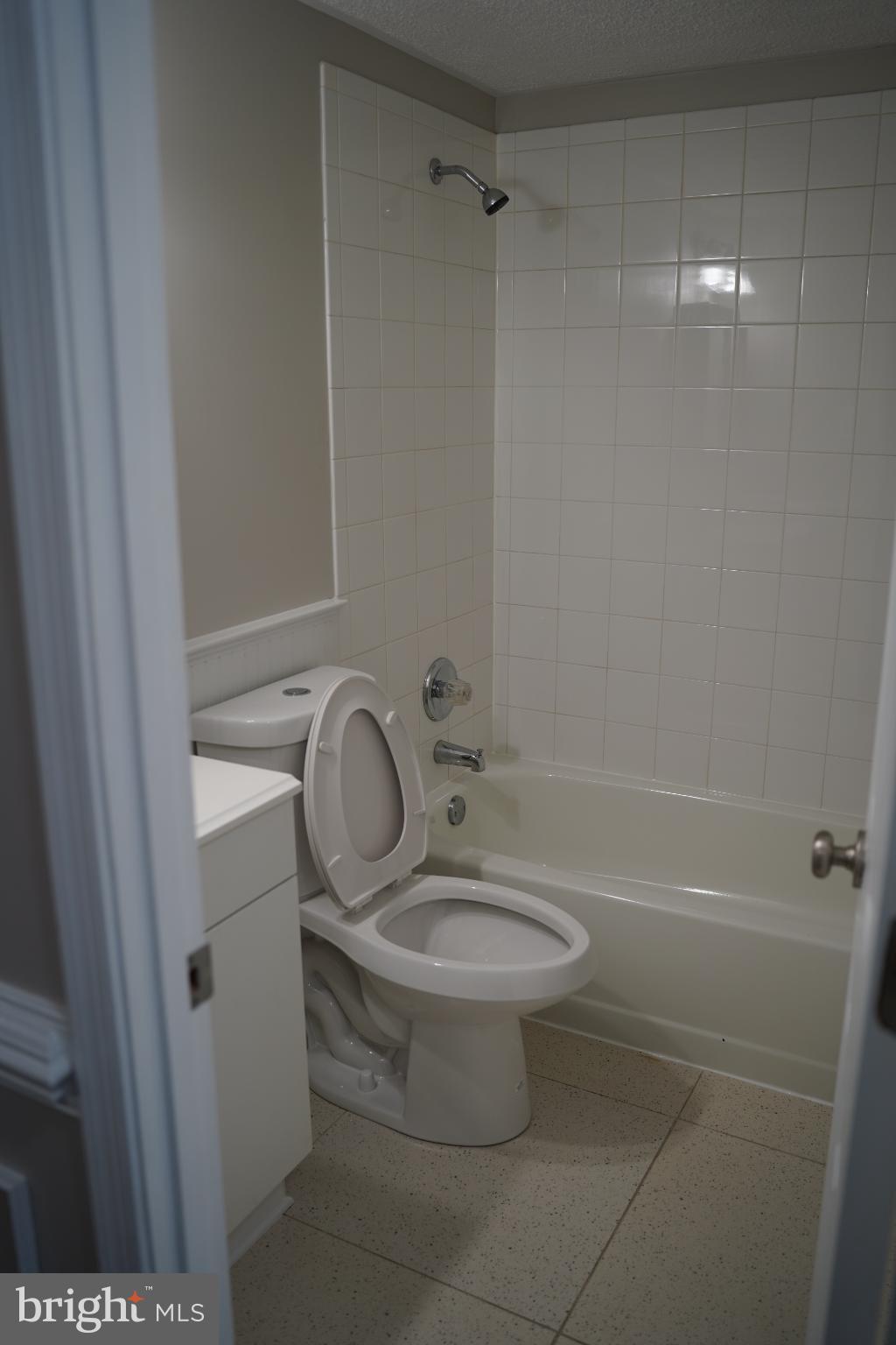 STONINGTON ARTERY - Residential Lease