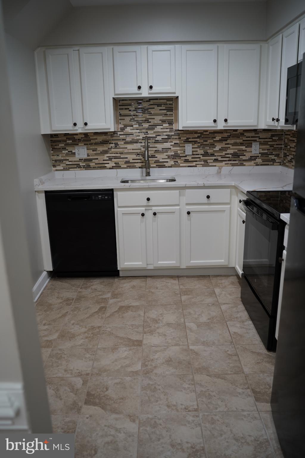 STONINGTON ARTERY - Residential Lease