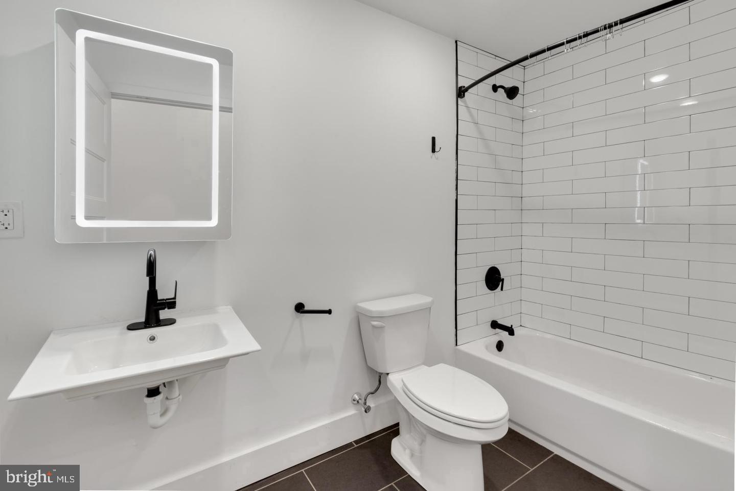 OLDE KENSINGTON - Commercial Sale