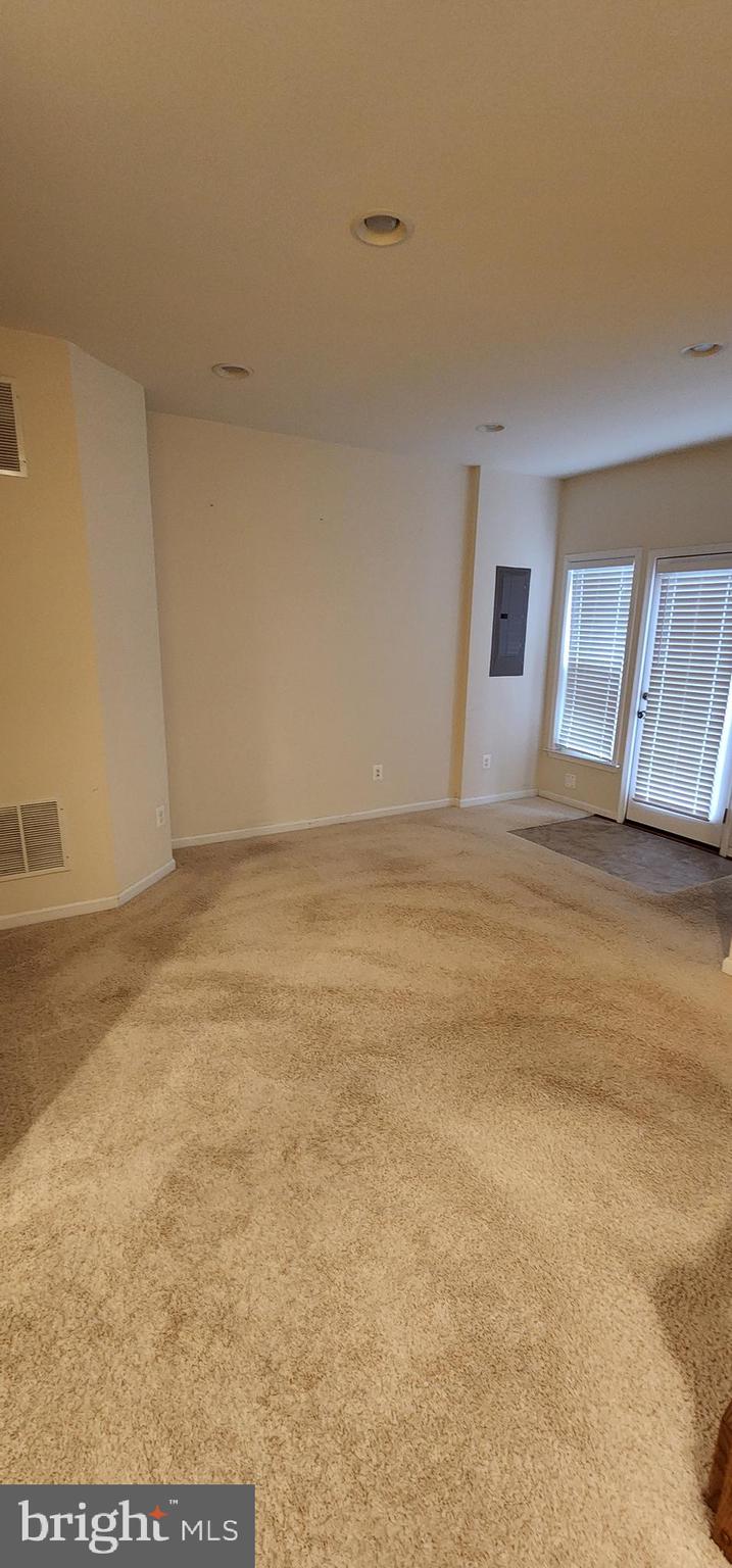 BROADLANDS STATION - Residential Lease