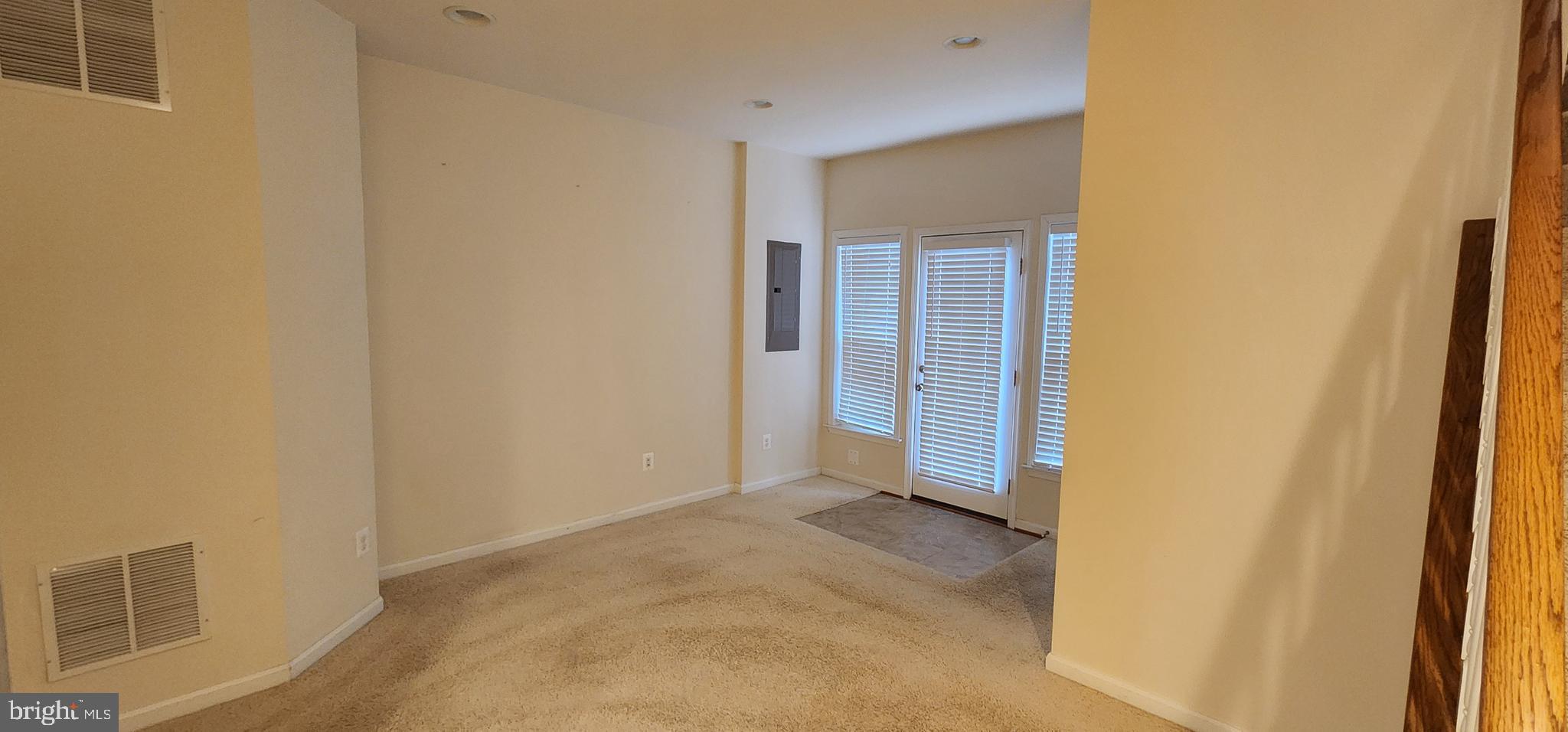 BROADLANDS STATION - Residential Lease