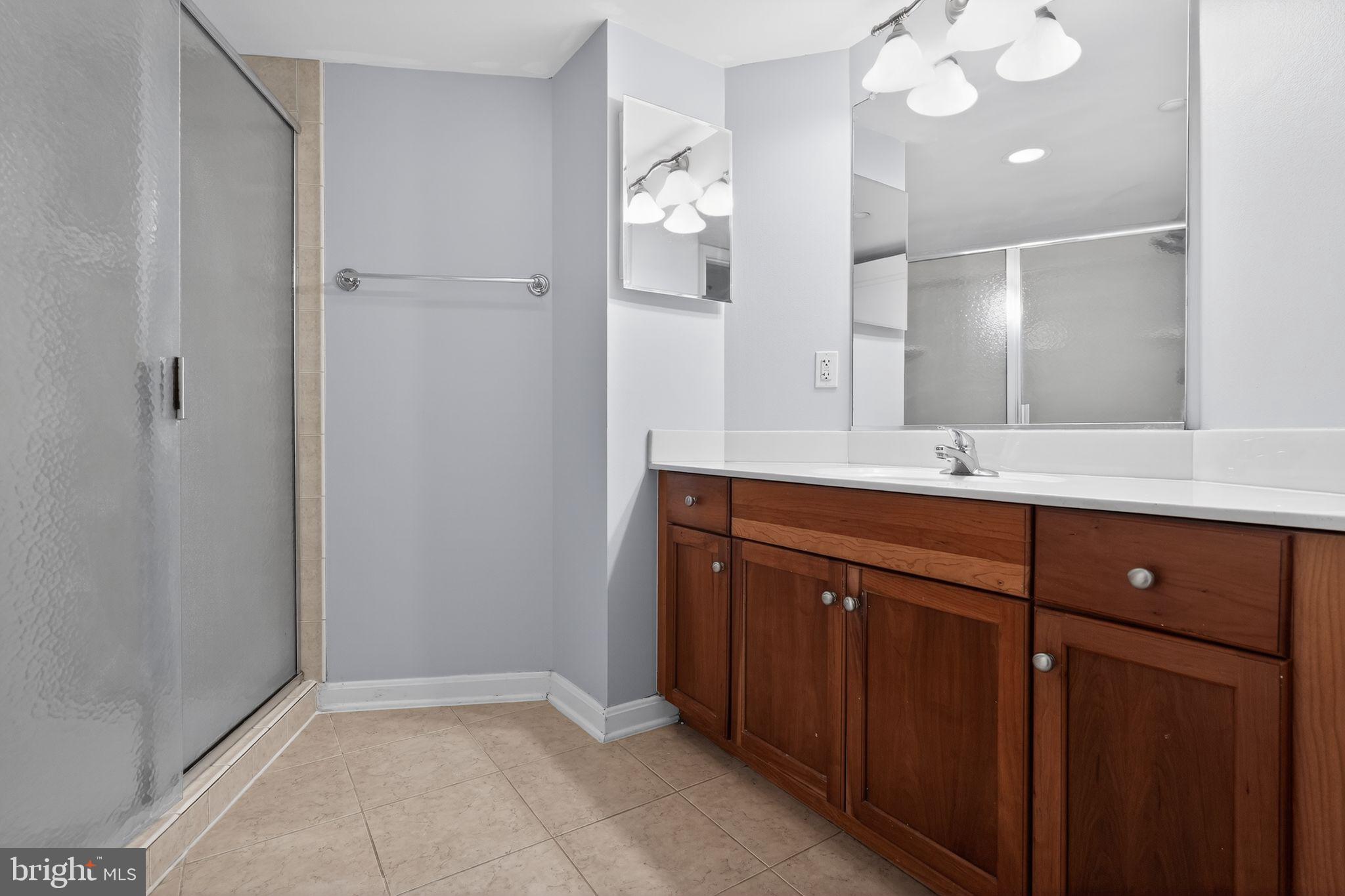 HORIZON ON THE BAY CONDO - Residential