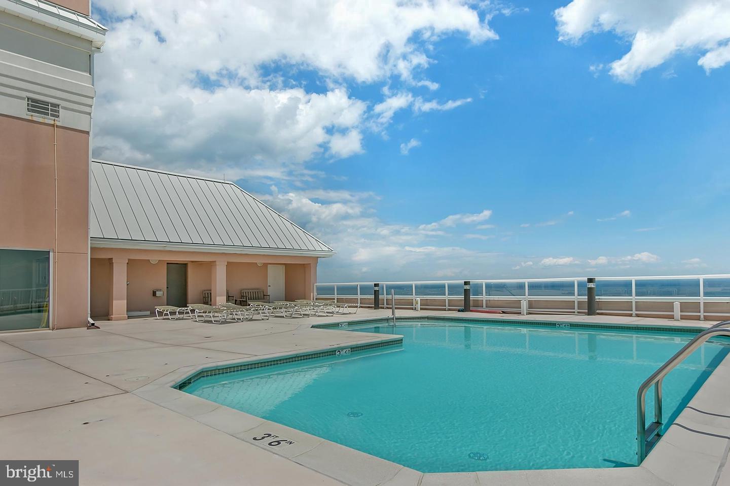 HORIZON ON THE BAY CONDO - Residential