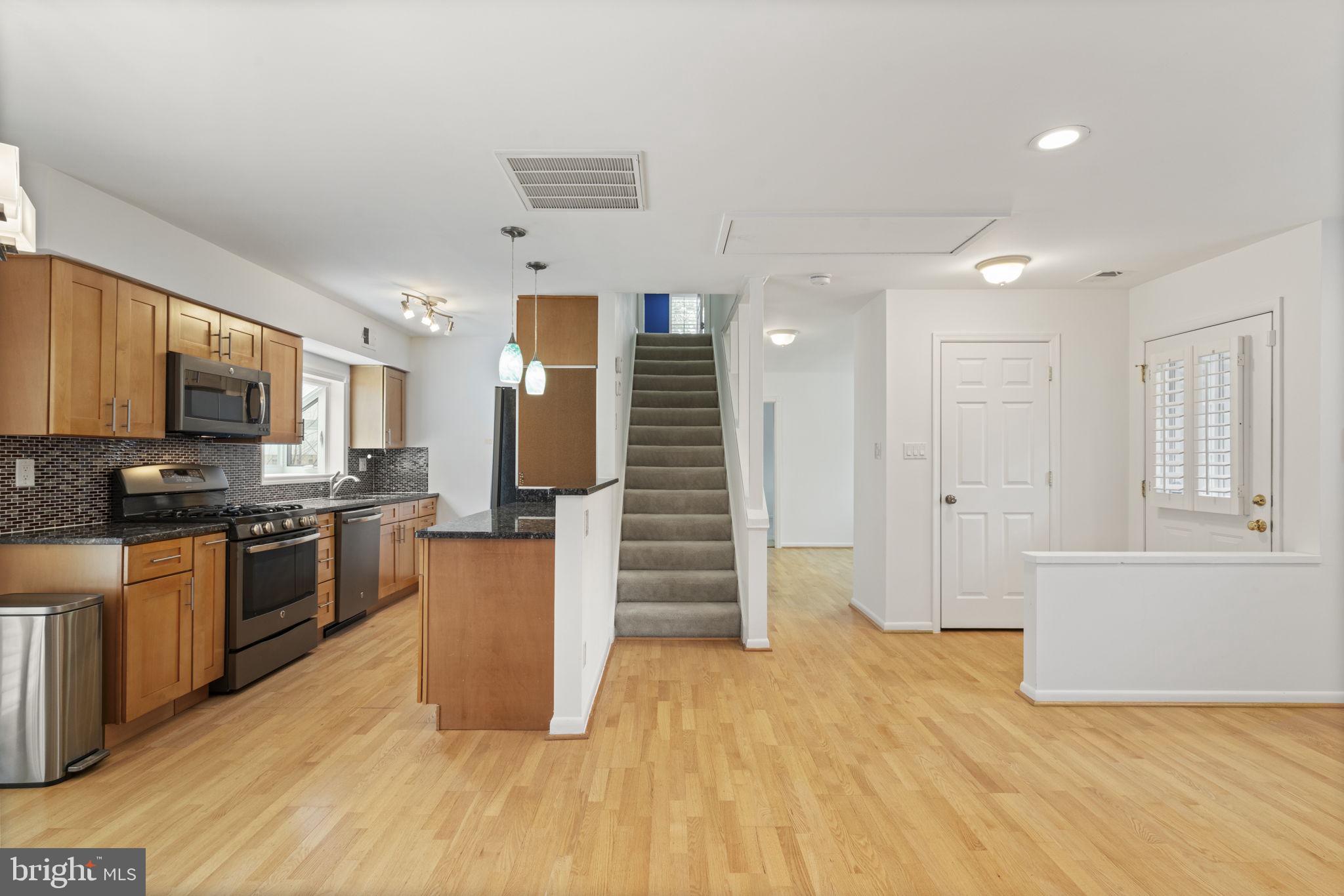 RESTON - Residential