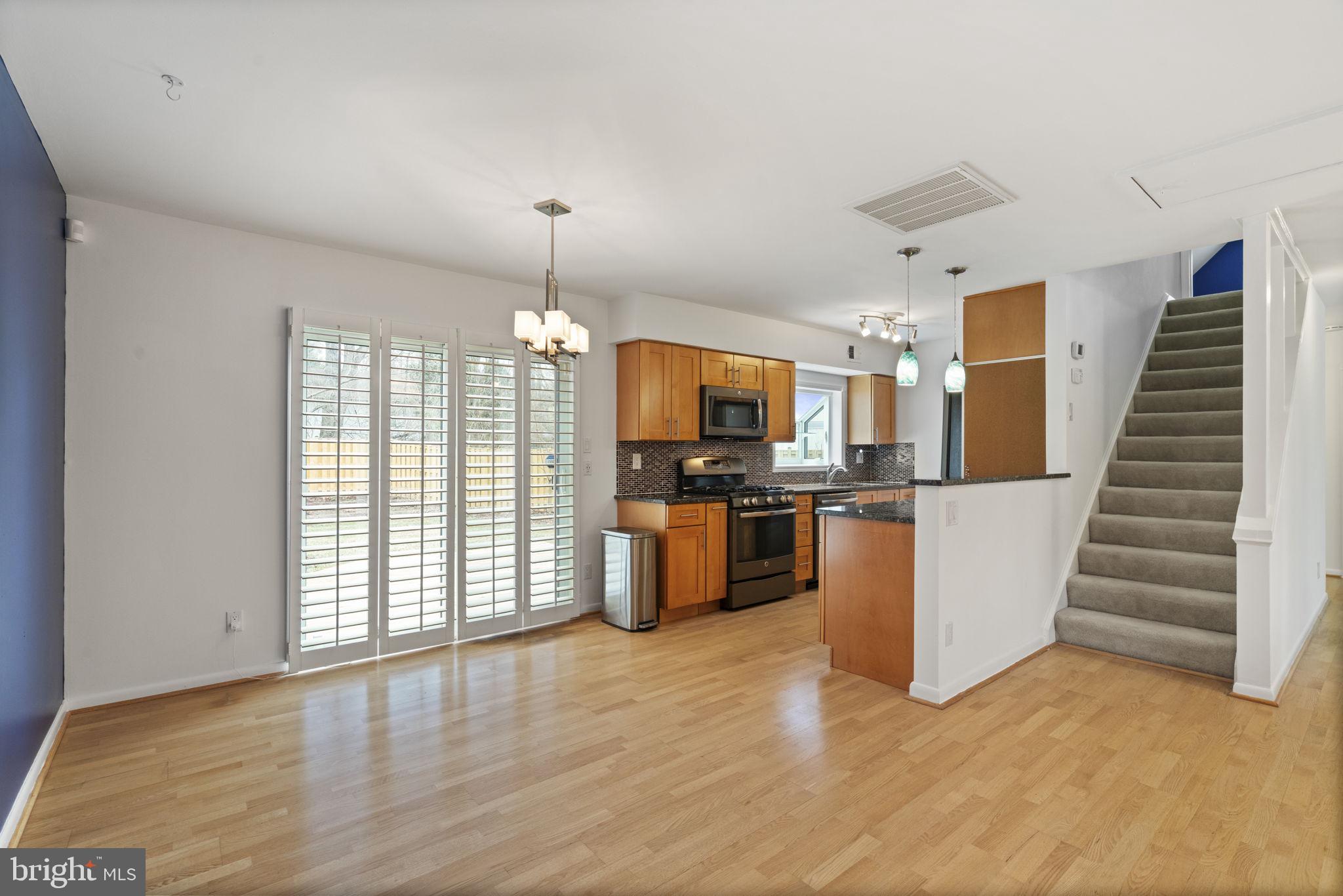 RESTON - Residential