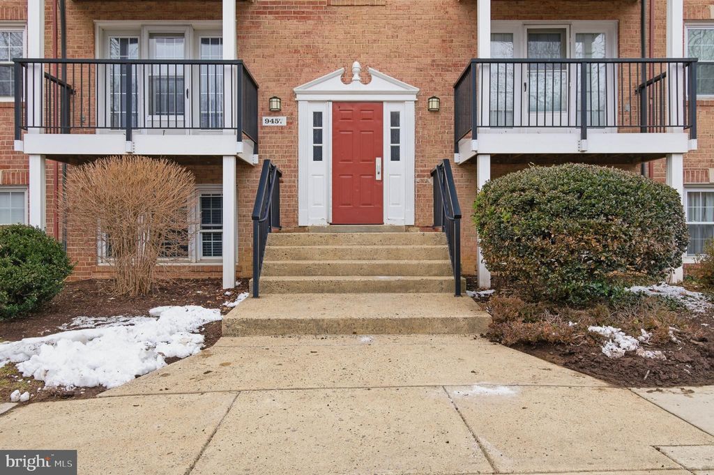 Photo of 9457 Fairfax Boulevard #202, FAIRFAX, VA 22031 (MLS # VAFC2008112)