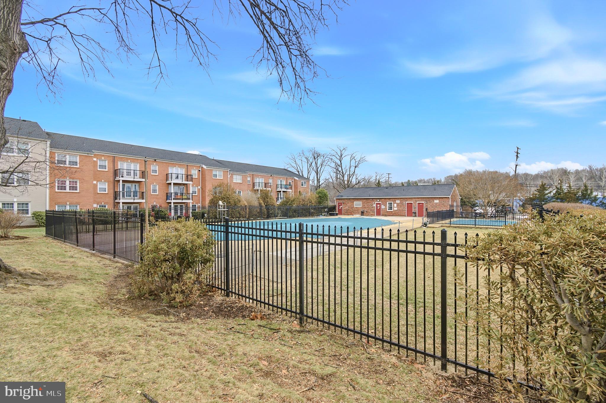 FOXCROFT COLONY CONDOS - Residential