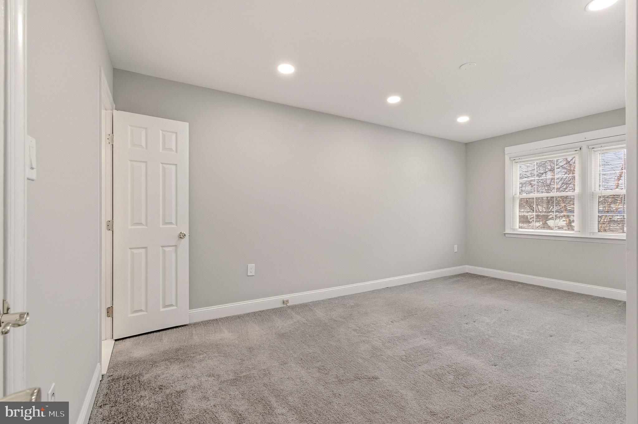 FOXCROFT COLONY CONDOS - Residential