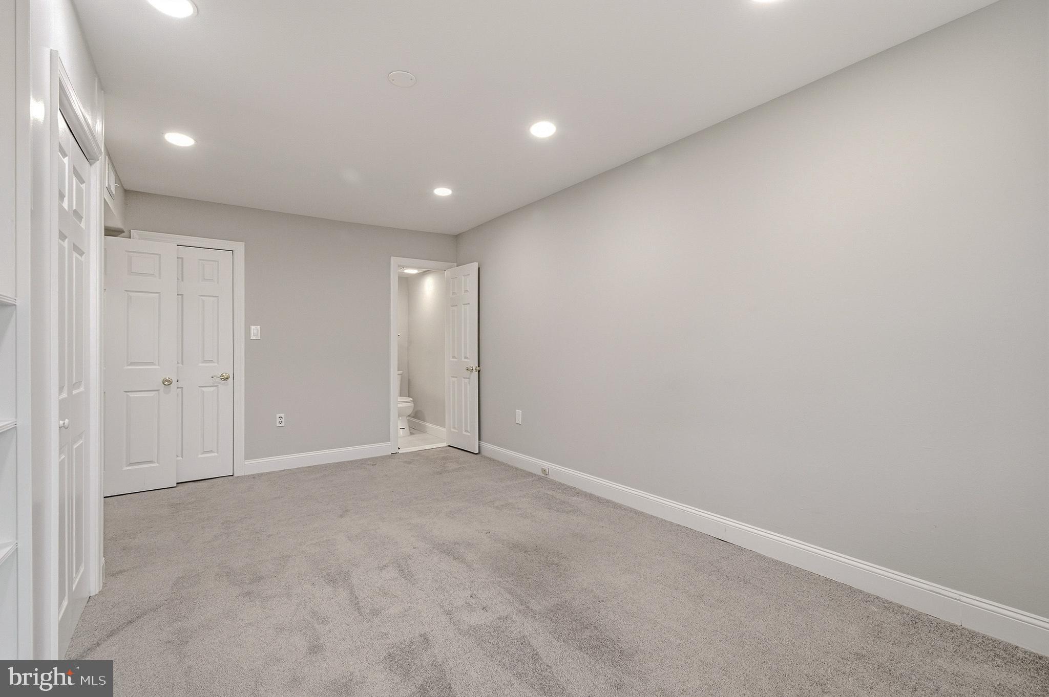 FOXCROFT COLONY CONDOS - Residential