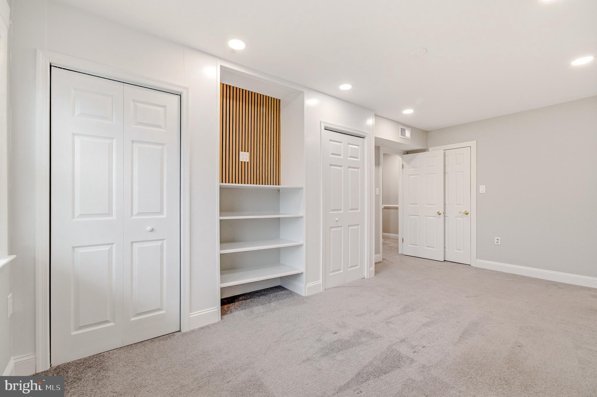 FOXCROFT COLONY CONDOS - Residential