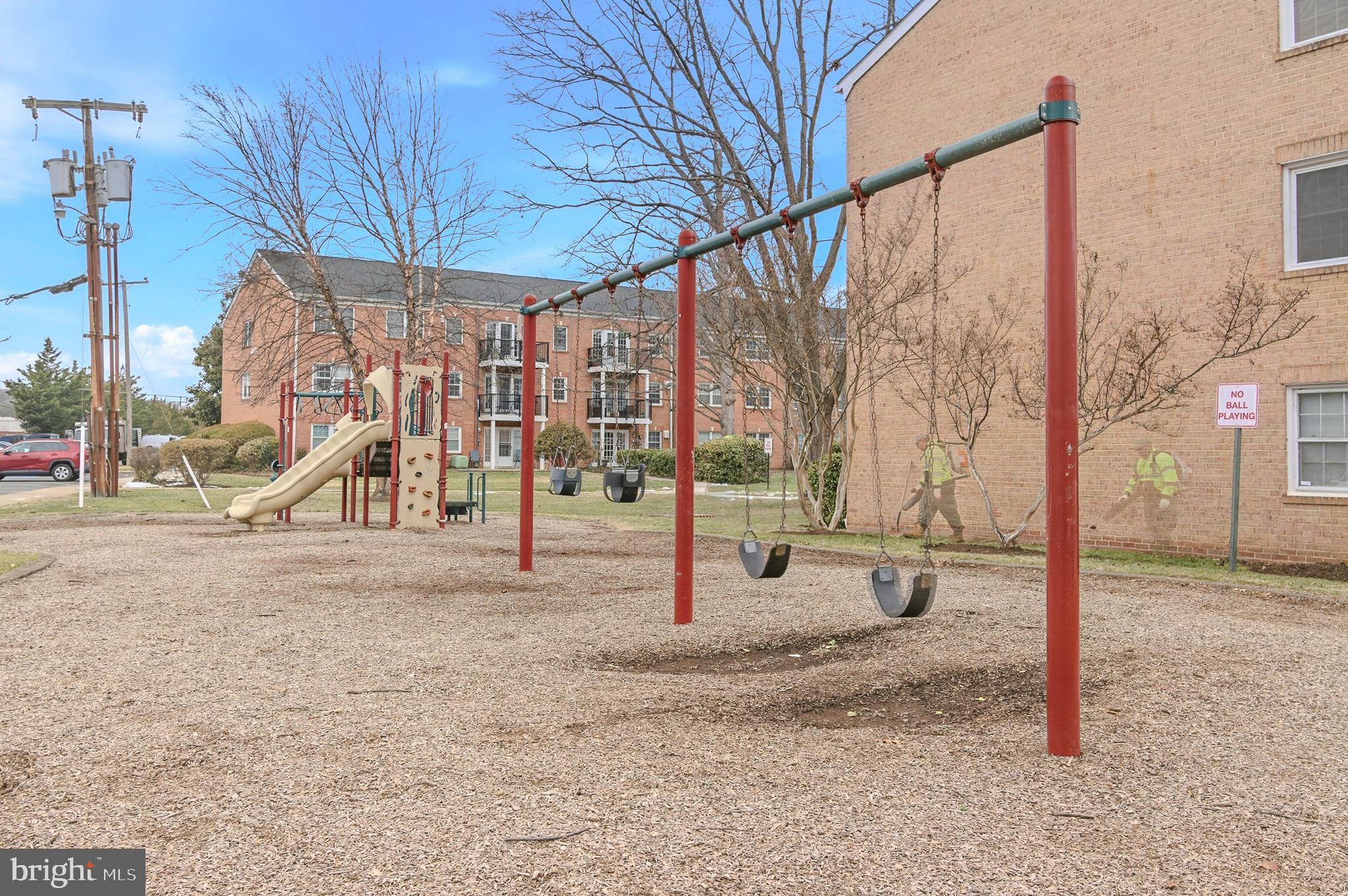 FOXCROFT COLONY CONDOS - Residential