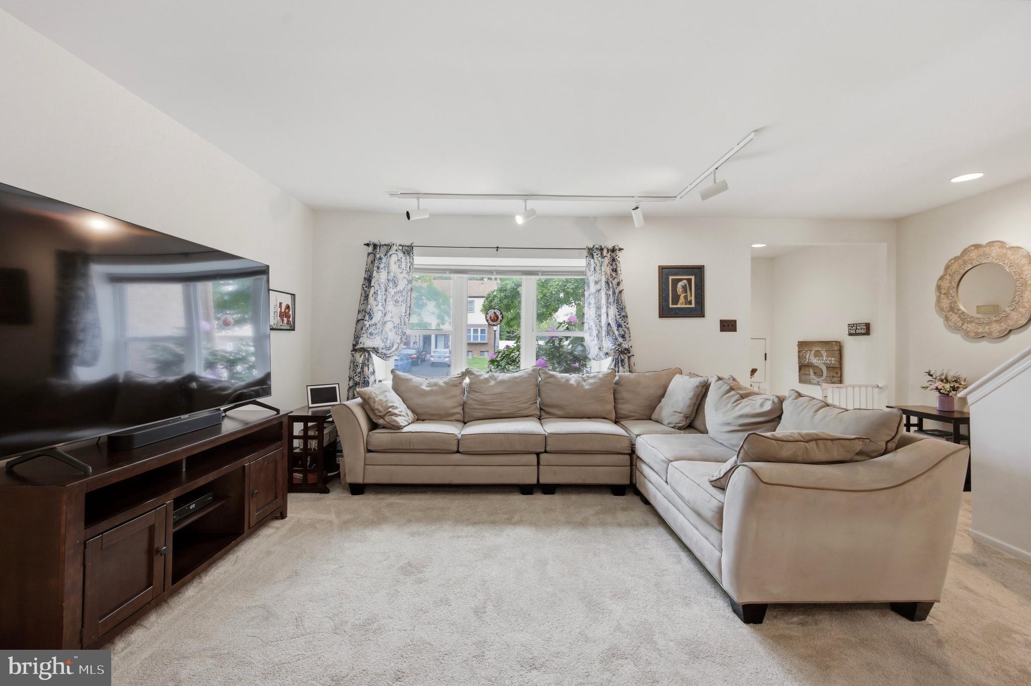 LAFAYETTE HILL - Residential