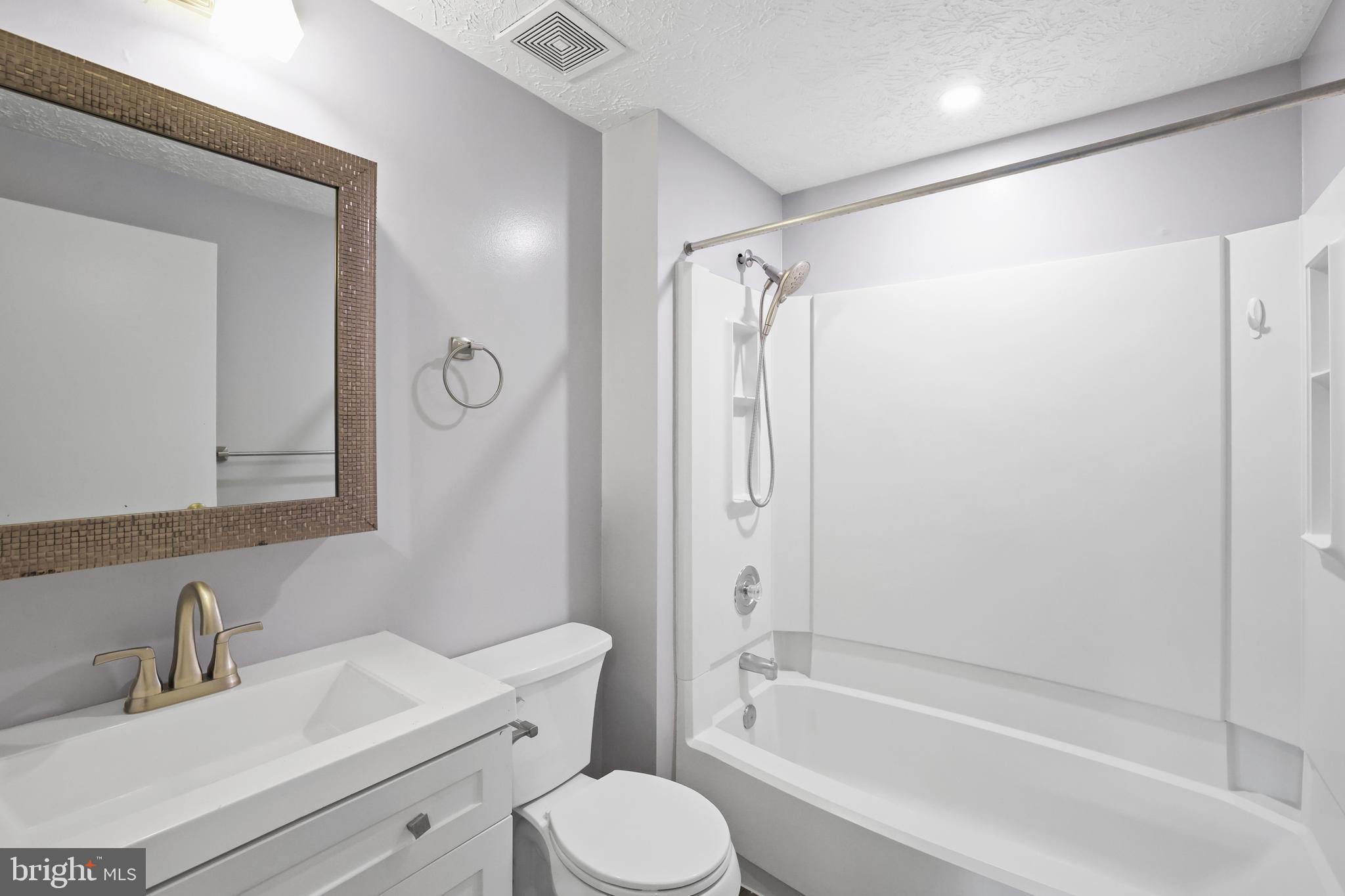 LAKEFORD - Residential Lease