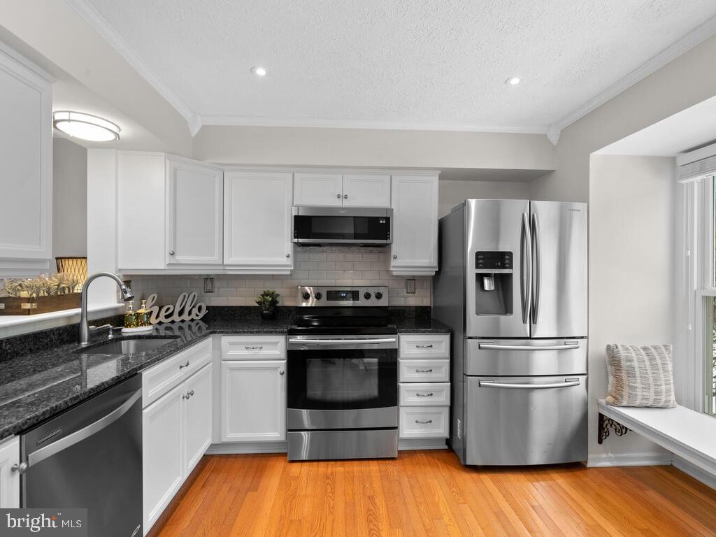 GUNNERS LAKE VILLAGE - Residential