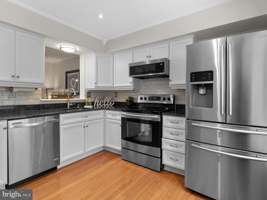 GUNNERS LAKE VILLAGE - Residential